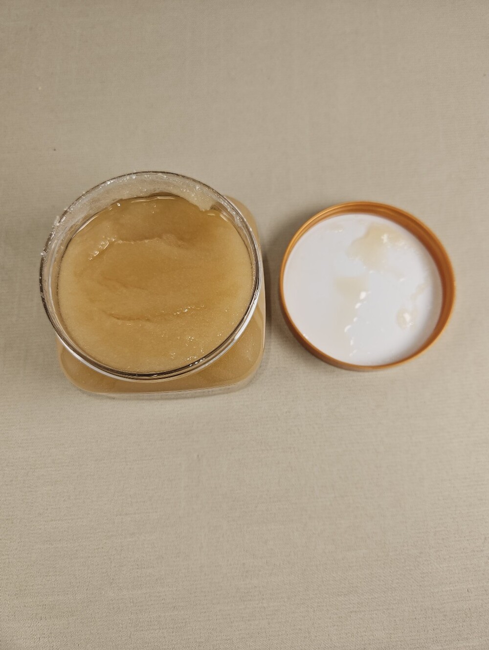 Tree Hut Cinnamon Dolce Shea Sugar Scrub - Gold Lid - Picture 4 of 4